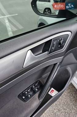 Универсал Volkswagen Golf 2014 в 