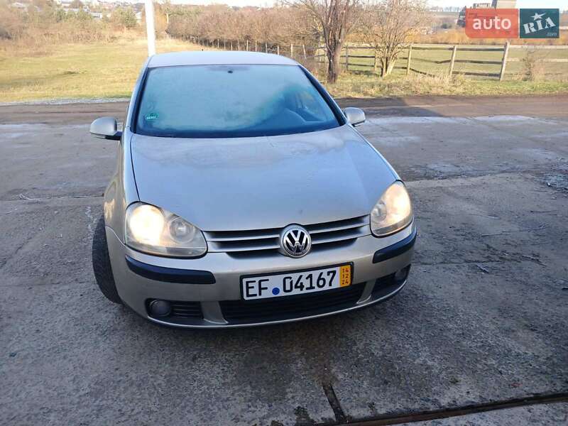 Хетчбек Volkswagen Golf 2004 в Сокалі