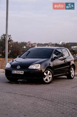 Хетчбек Volkswagen Golf 2004 в Львові