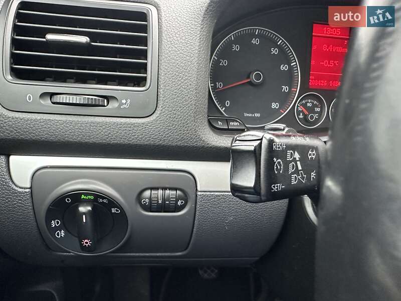 Хэтчбек Volkswagen Golf 2008 в Луцке