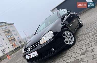 Хетчбек Volkswagen Golf 2006 в Стрию