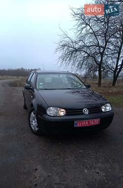 Хэтчбек Volkswagen Golf 2002 в Полтаве