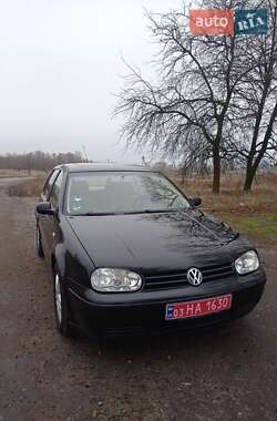 Хэтчбек Volkswagen Golf 2002 в Полтаве