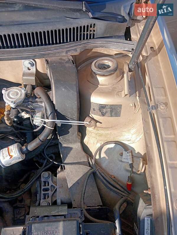 Хетчбек Volkswagen Golf 2000 в Хмельницькому