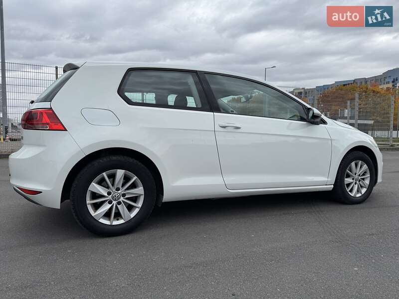 Хэтчбек Volkswagen Golf 2015 в Львове
