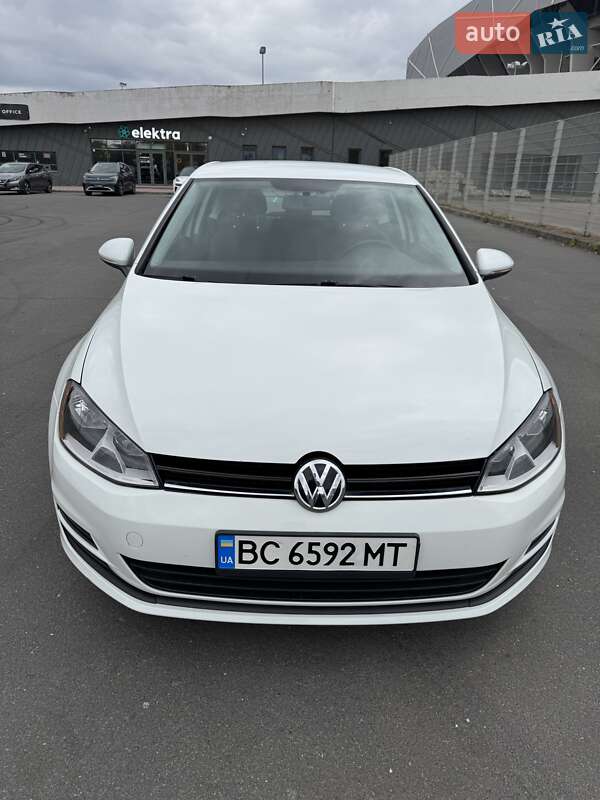 Хэтчбек Volkswagen Golf 2015 в Львове