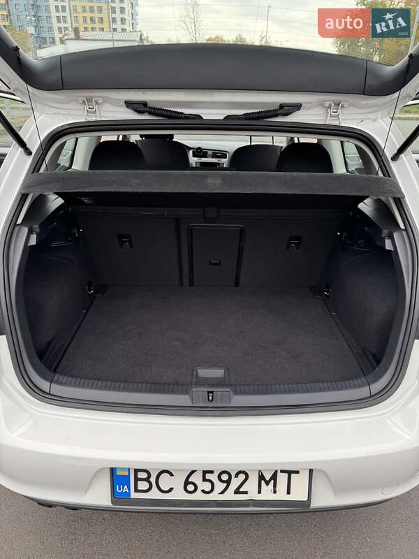 Хэтчбек Volkswagen Golf 2015 в Львове