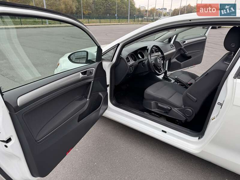 Хэтчбек Volkswagen Golf 2015 в Львове