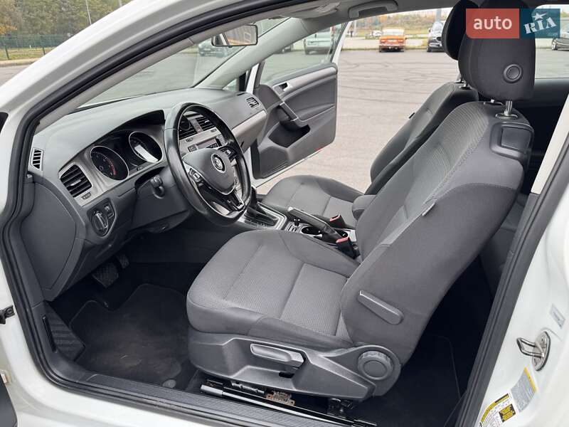 Хэтчбек Volkswagen Golf 2015 в Львове