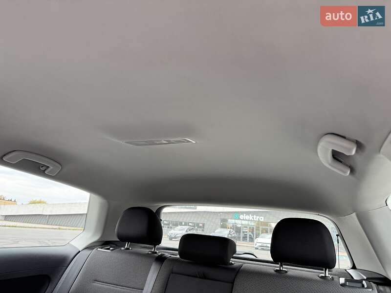 Хэтчбек Volkswagen Golf 2015 в Львове