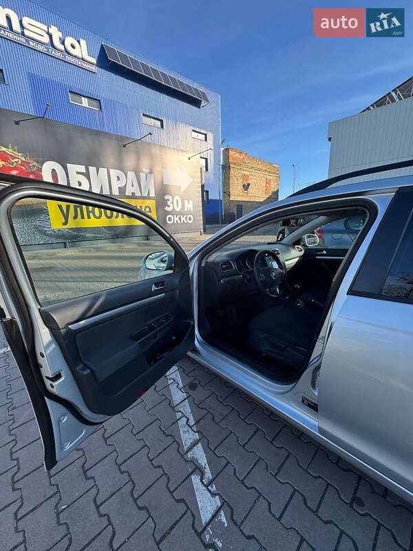 Універсал Volkswagen Golf 2011 в Києві