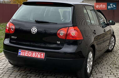 Хетчбек Volkswagen Golf 2004 в Луцьку