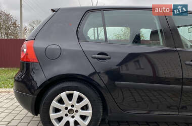 Хетчбек Volkswagen Golf 2004 в Луцьку