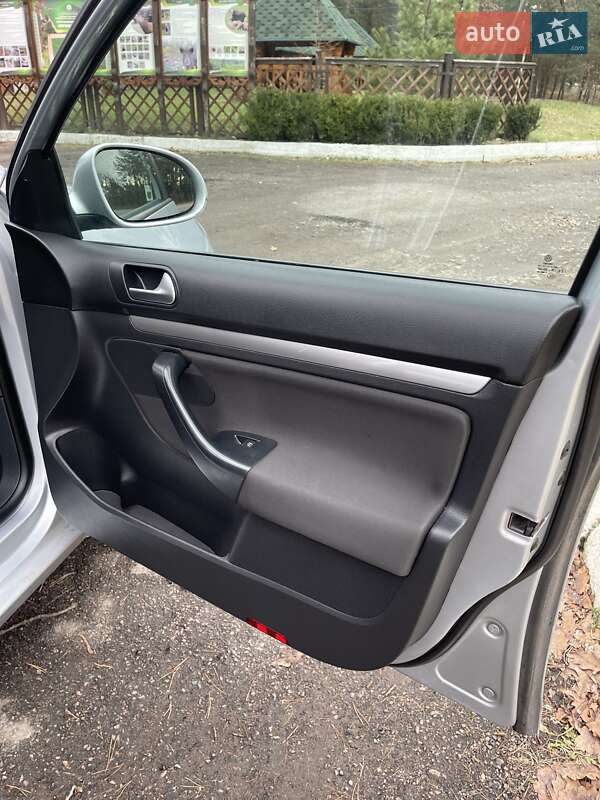 Універсал Volkswagen Golf 2012 в Луцьку