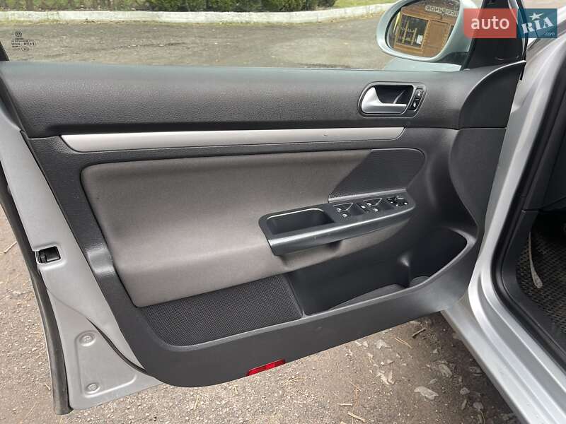 Універсал Volkswagen Golf 2012 в Луцьку