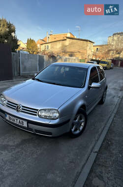 Хетчбек Volkswagen Golf 2002 в Києві