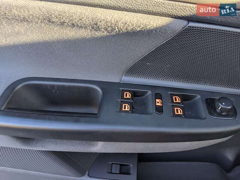 Хетчбек Volkswagen Golf 2003 в Хмельницькому