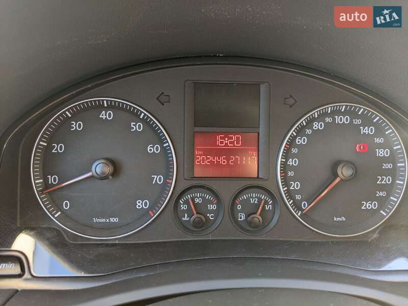 Хетчбек Volkswagen Golf 2003 в Хмельницькому