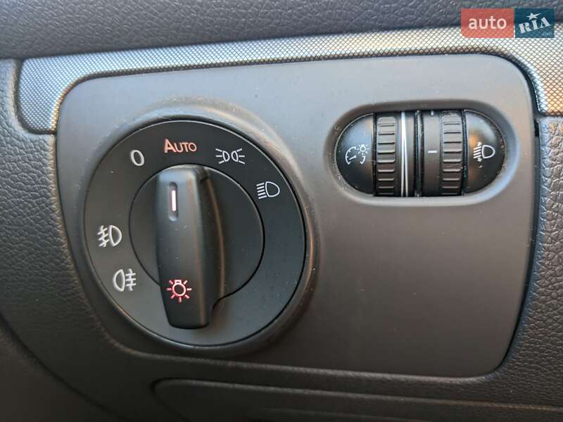 Хетчбек Volkswagen Golf 2003 в Хмельницькому