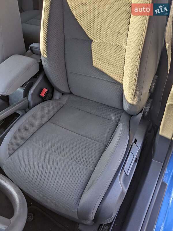 Хетчбек Volkswagen Golf 2003 в Хмельницькому