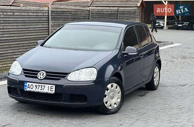 Хетчбек Volkswagen Golf 2004 в Міжгір'ї