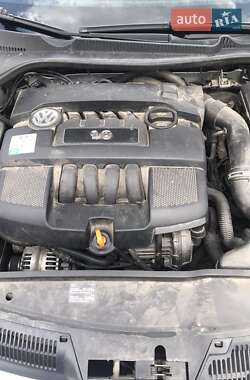 Хэтчбек Volkswagen Golf 2005 в Виннице