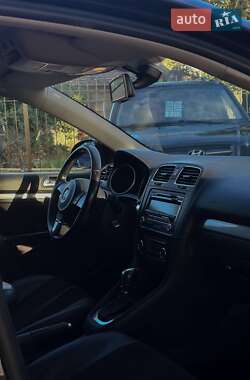 Хэтчбек Volkswagen Golf 2011 в 