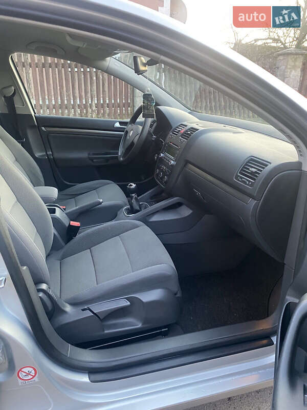 Хэтчбек Volkswagen Golf 2006 в Коростышеве