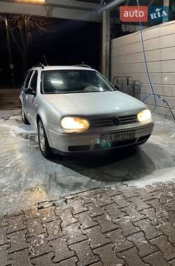 Універсал Volkswagen Golf 2002 в Києві