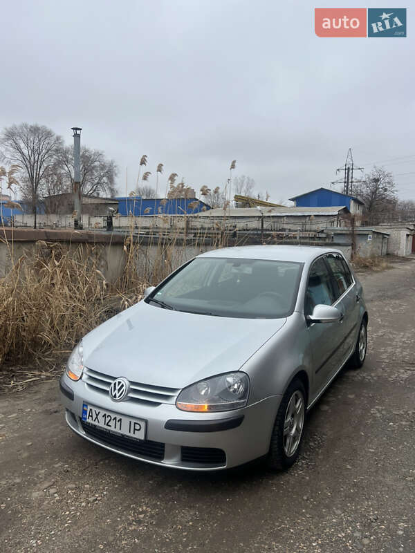 Хэтчбек Volkswagen Golf 2004 в Харькове