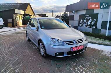 Хетчбек Volkswagen Golf 2006 в Сарнах