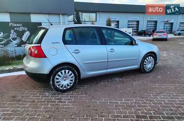 Хетчбек Volkswagen Golf 2006 в Сарнах