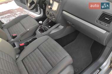 Хетчбек Volkswagen Golf 2006 в Сарнах