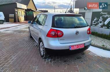 Хетчбек Volkswagen Golf 2006 в Сарнах