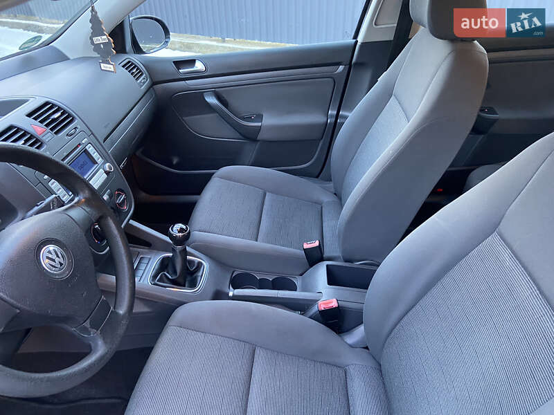 Хетчбек Volkswagen Golf 2008 в Сваляві