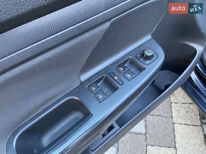 Хетчбек Volkswagen Golf 2008 в Сваляві