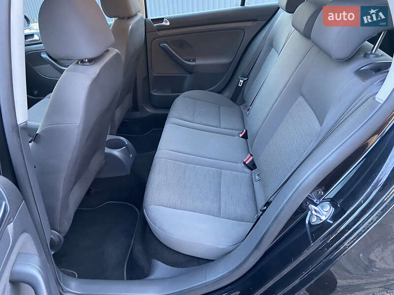 Хетчбек Volkswagen Golf 2008 в Сваляві