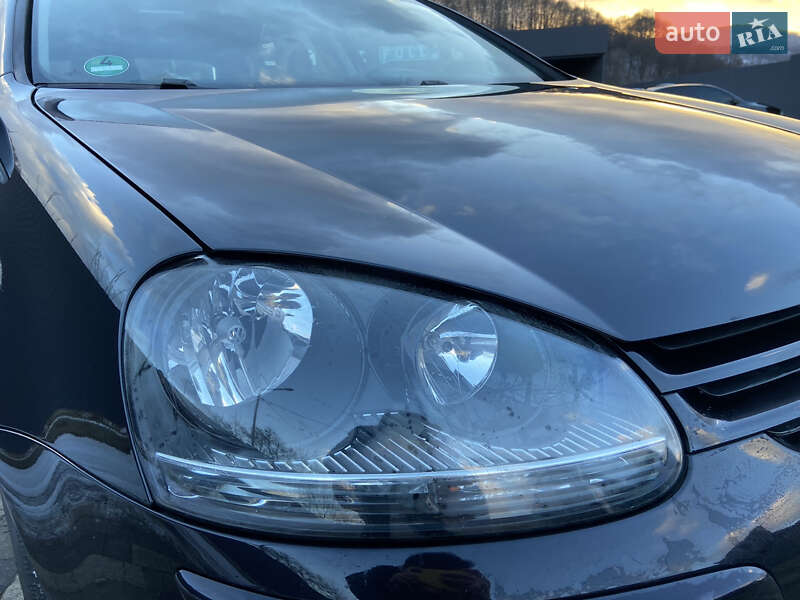 Хетчбек Volkswagen Golf 2008 в Сваляві