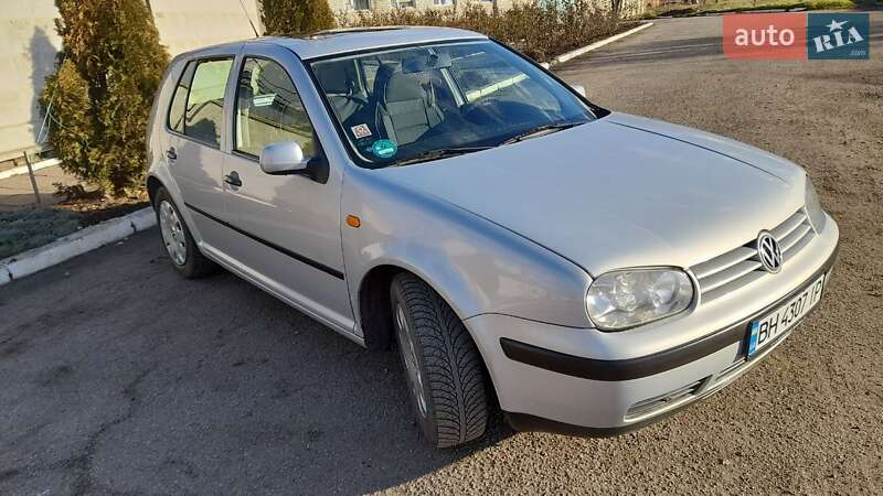 Хетчбек Volkswagen Golf 1998 в Роздільній