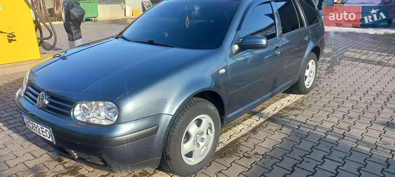 Универсал Volkswagen Golf 2002 в Черновцах