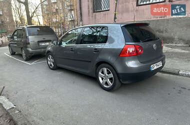 Хетчбек Volkswagen Golf 2004 в Запоріжжі