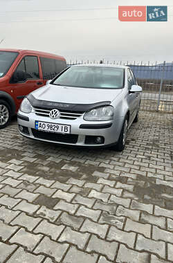 Хетчбек Volkswagen Golf 2003 в Хусті