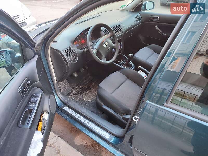 Хэтчбек Volkswagen Golf 2002 в Тернополе