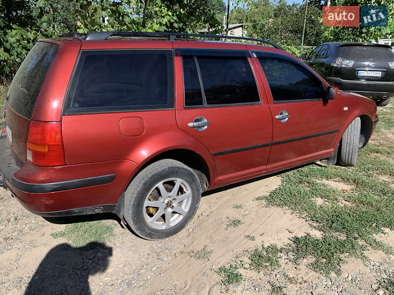 Універсал Volkswagen Golf 1999 в Чернівцях