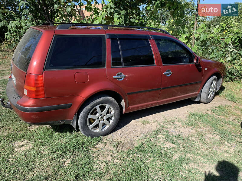 Універсал Volkswagen Golf 1999 в Чернівцях
