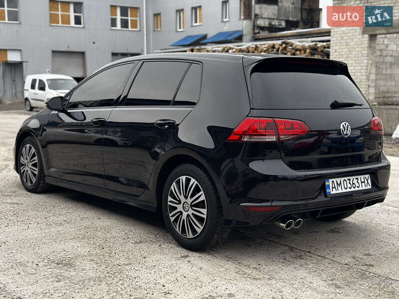 Хэтчбек Volkswagen Golf 2016 в Житомире