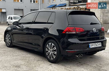 Хетчбек Volkswagen Golf 2016 в Житомирі