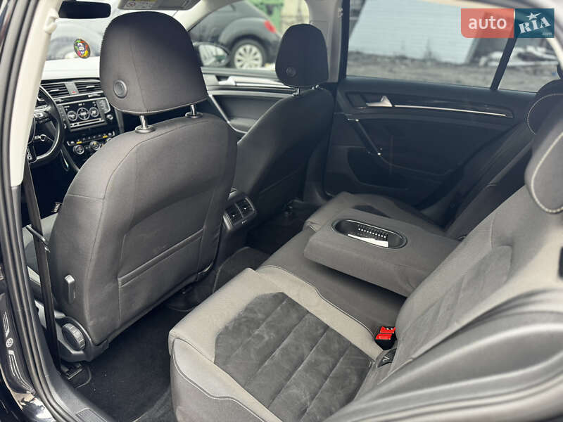 Хэтчбек Volkswagen Golf 2016 в Житомире