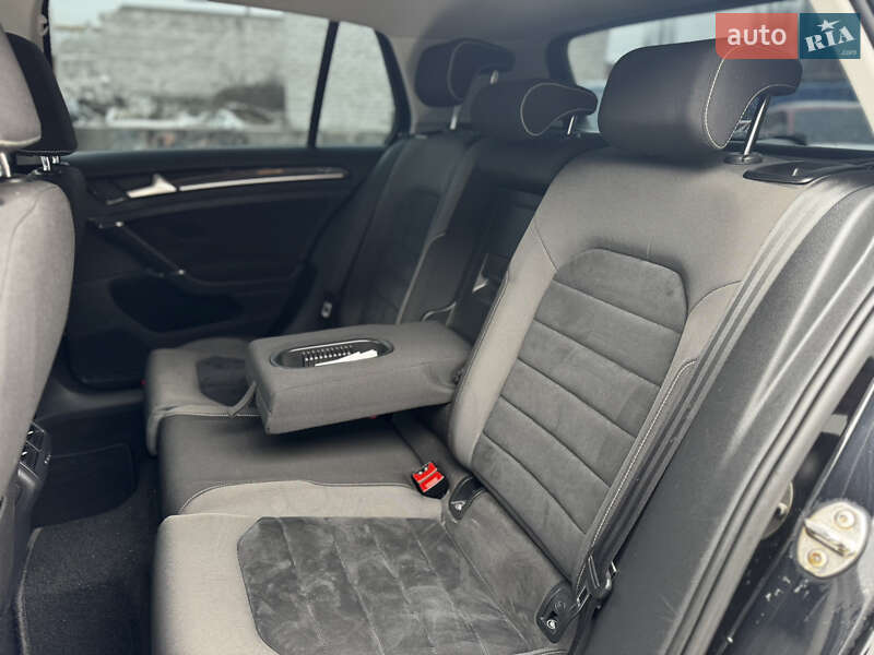 Хэтчбек Volkswagen Golf 2016 в Житомире
