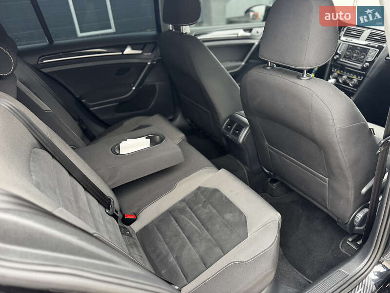 Хэтчбек Volkswagen Golf 2016 в Житомире